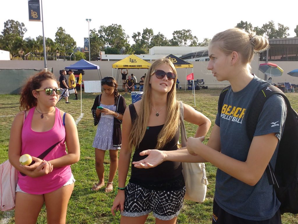 Zeinab, Stefanie & Nele on the sidelilne of a rugby match