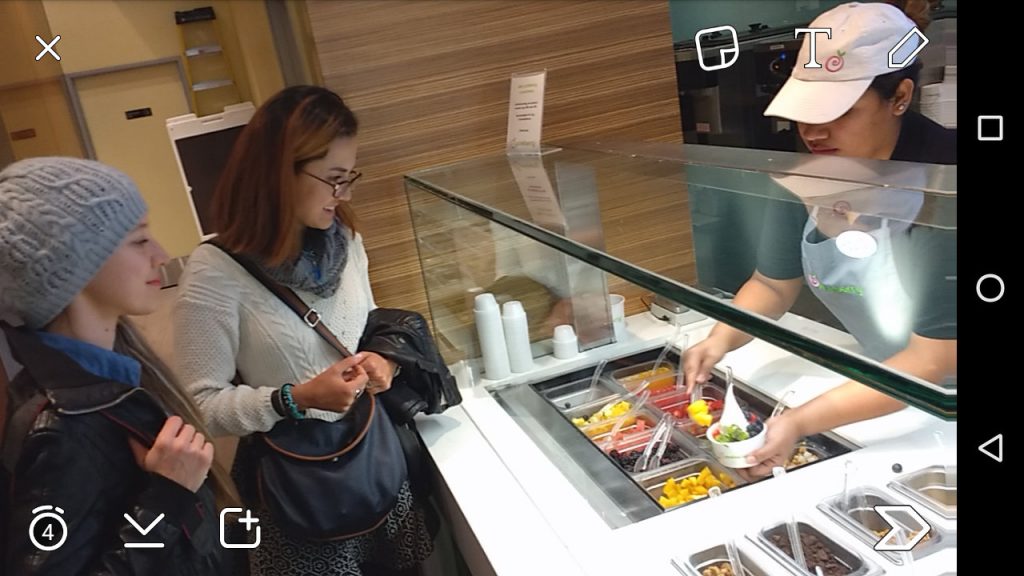 Pinar & Gizem ordering frozen yogurt at Pinkberry