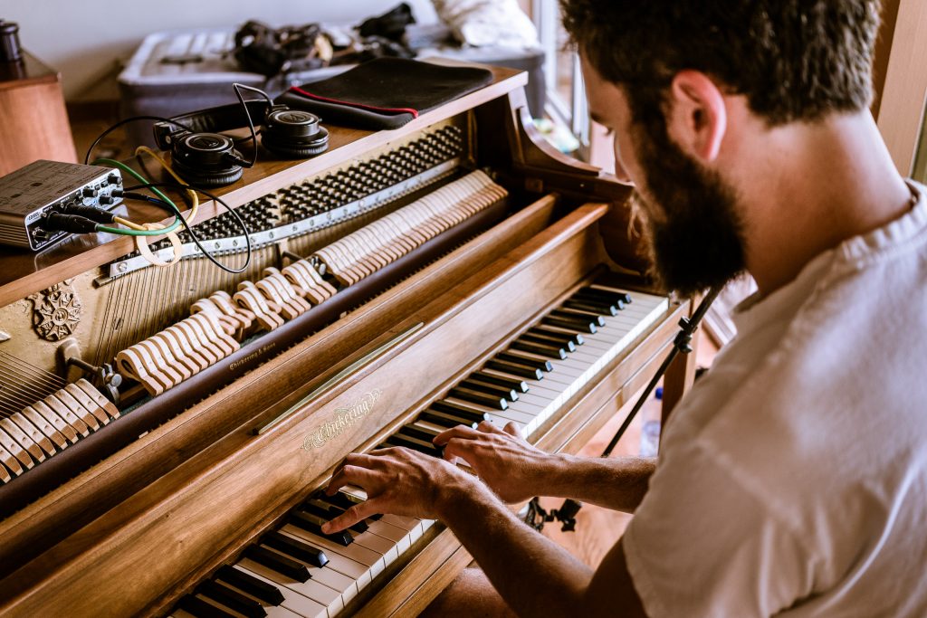 Benjamin Geyer playing piano