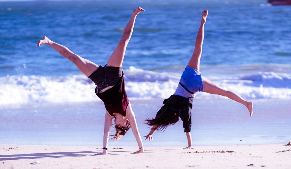 students creating plaster casting projects in the sand at the Seal Beach Pier